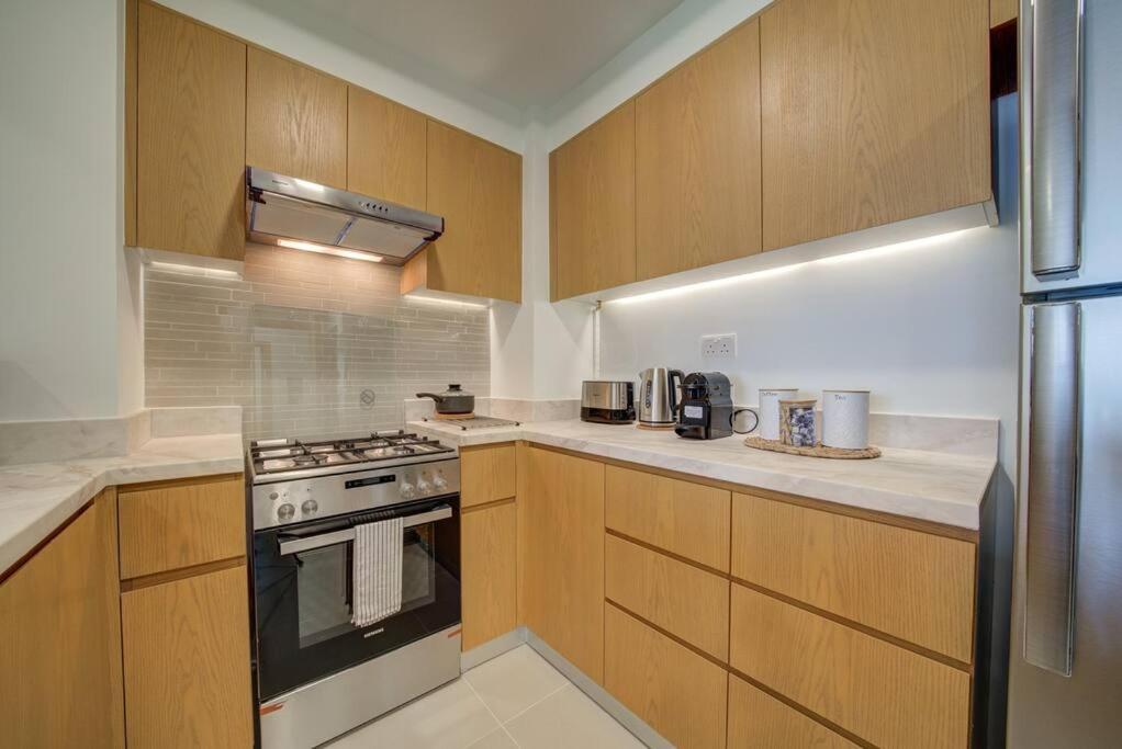 Burj Khalifa View - 2br And Maid - Downtown Дубай